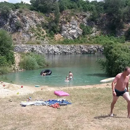Ranc Vapenka אתר קמפינג *